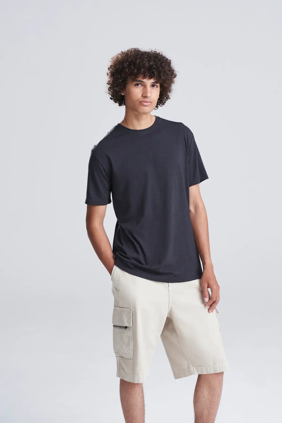 AWDis Just T's Triblend T – Heather Black – Original on-model photograph 01