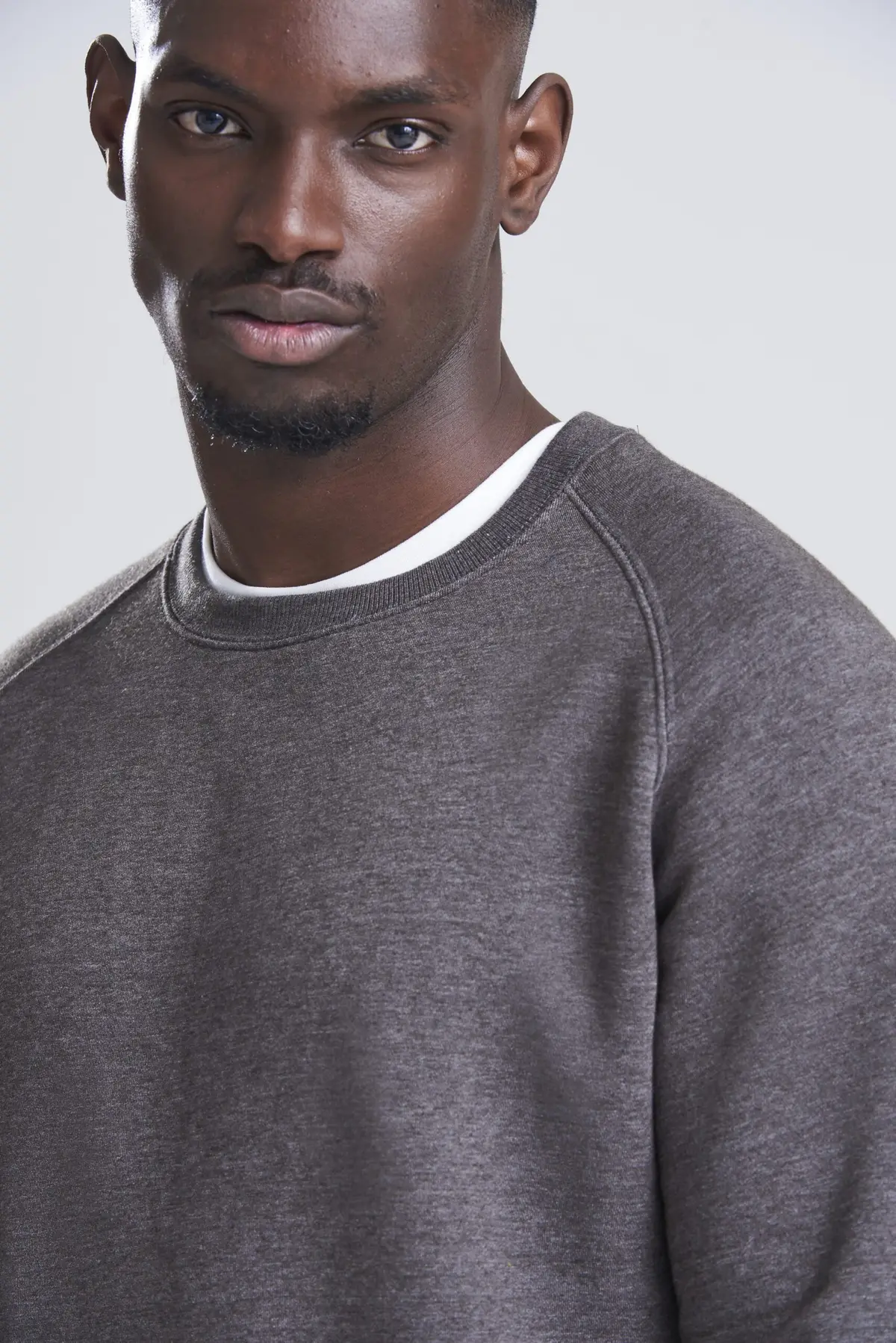 AWDis Just Hoods Graduate heavyweight sweatshirt – Charcoal – AWDis original on-model photograph