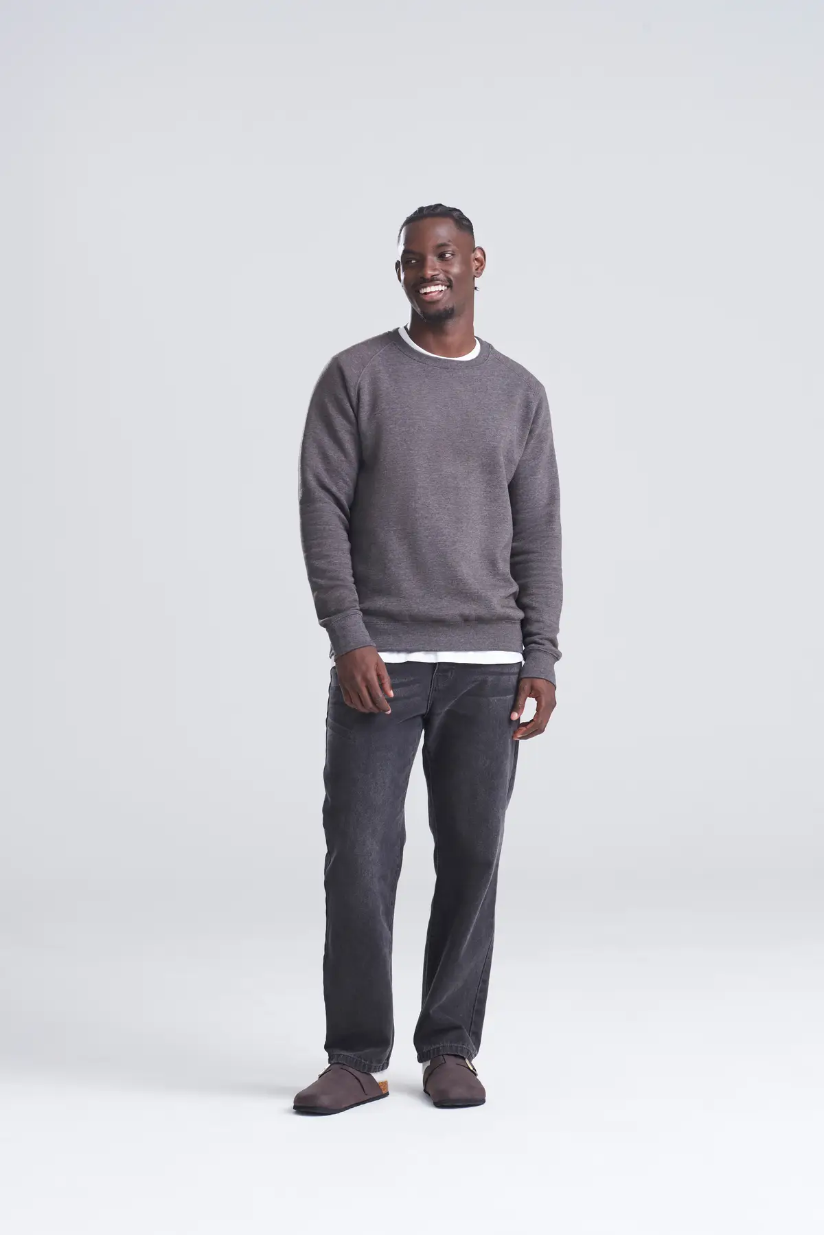 AWDis Just Hoods Graduate heavyweight sweatshirt – Charcoal – Original on-model photograph 01
