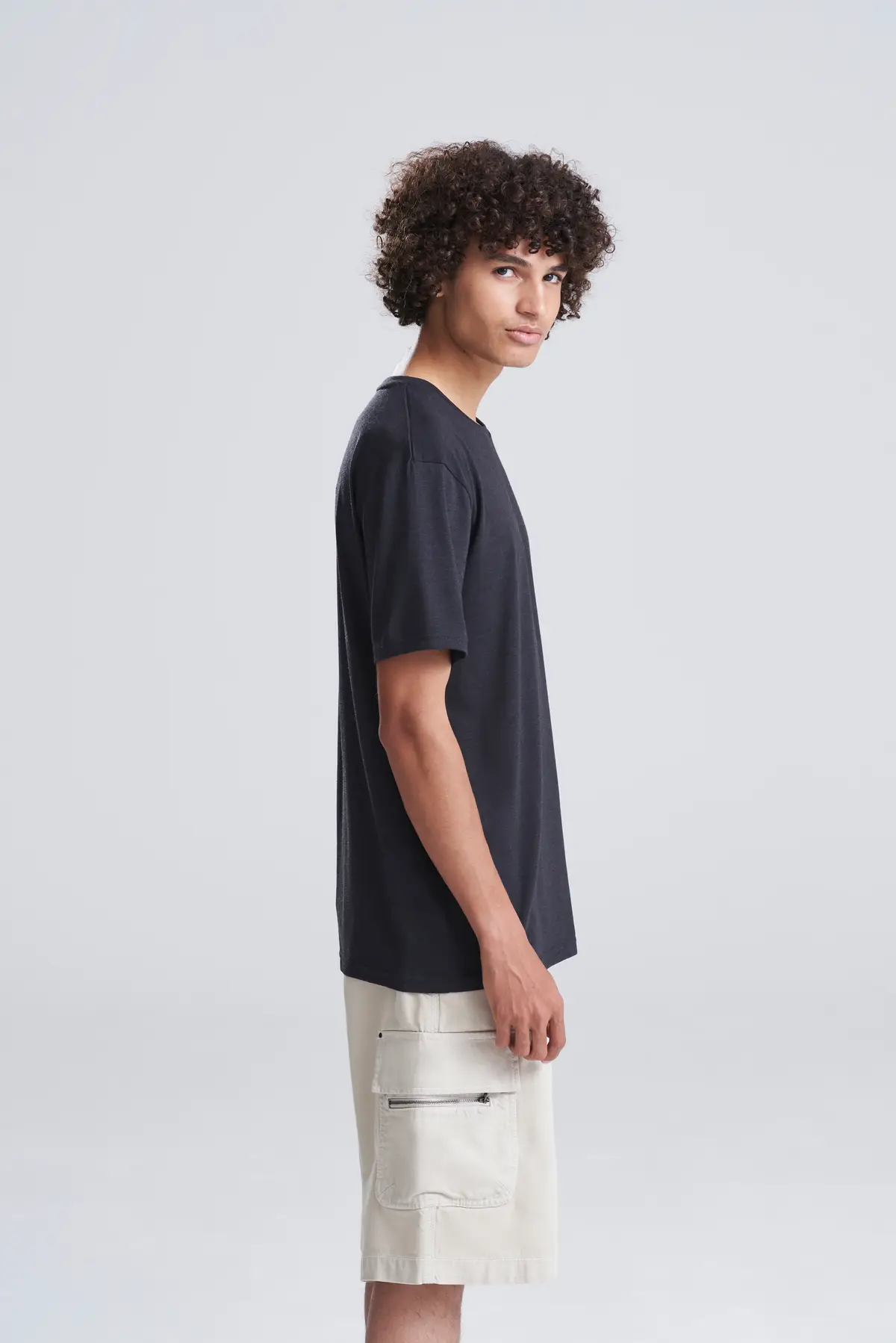 AWDis Just T's Triblend T – Heather Black – Original on-model photograph 02