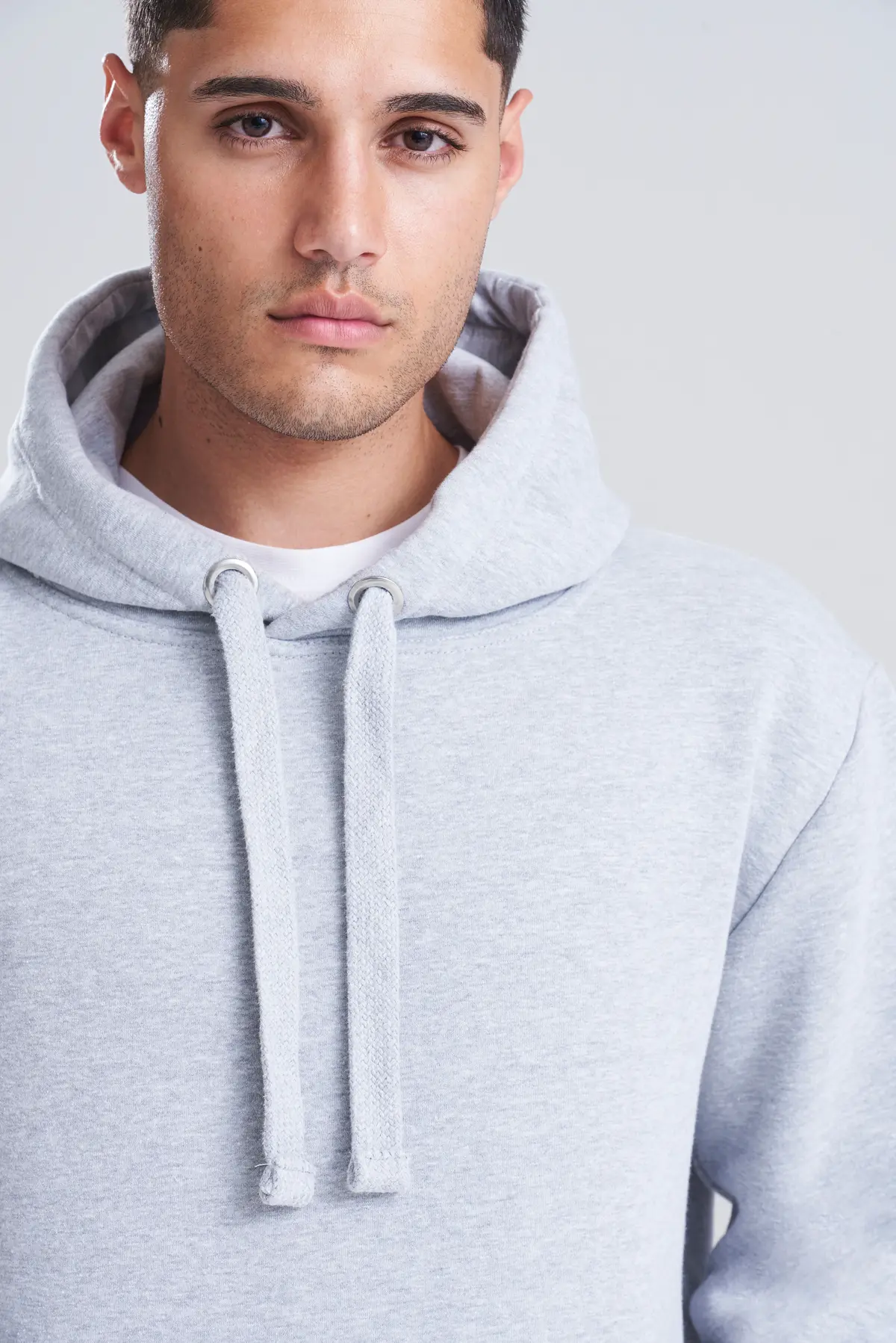 AWDis Just Hoods Heavyweight hoodie – Heather Grey – Original on-model photograph 41